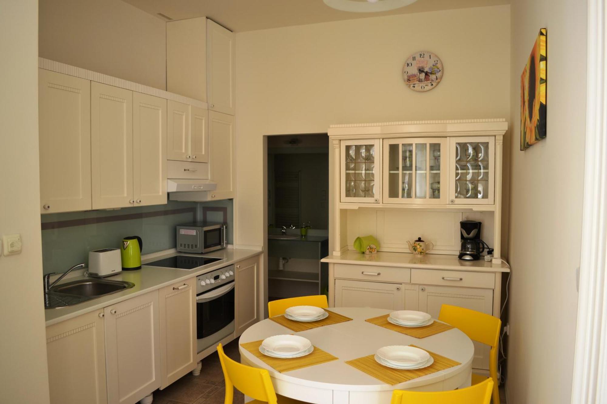 Sunflower 2Bdr Flat By Ruterra Prague Exterior photo