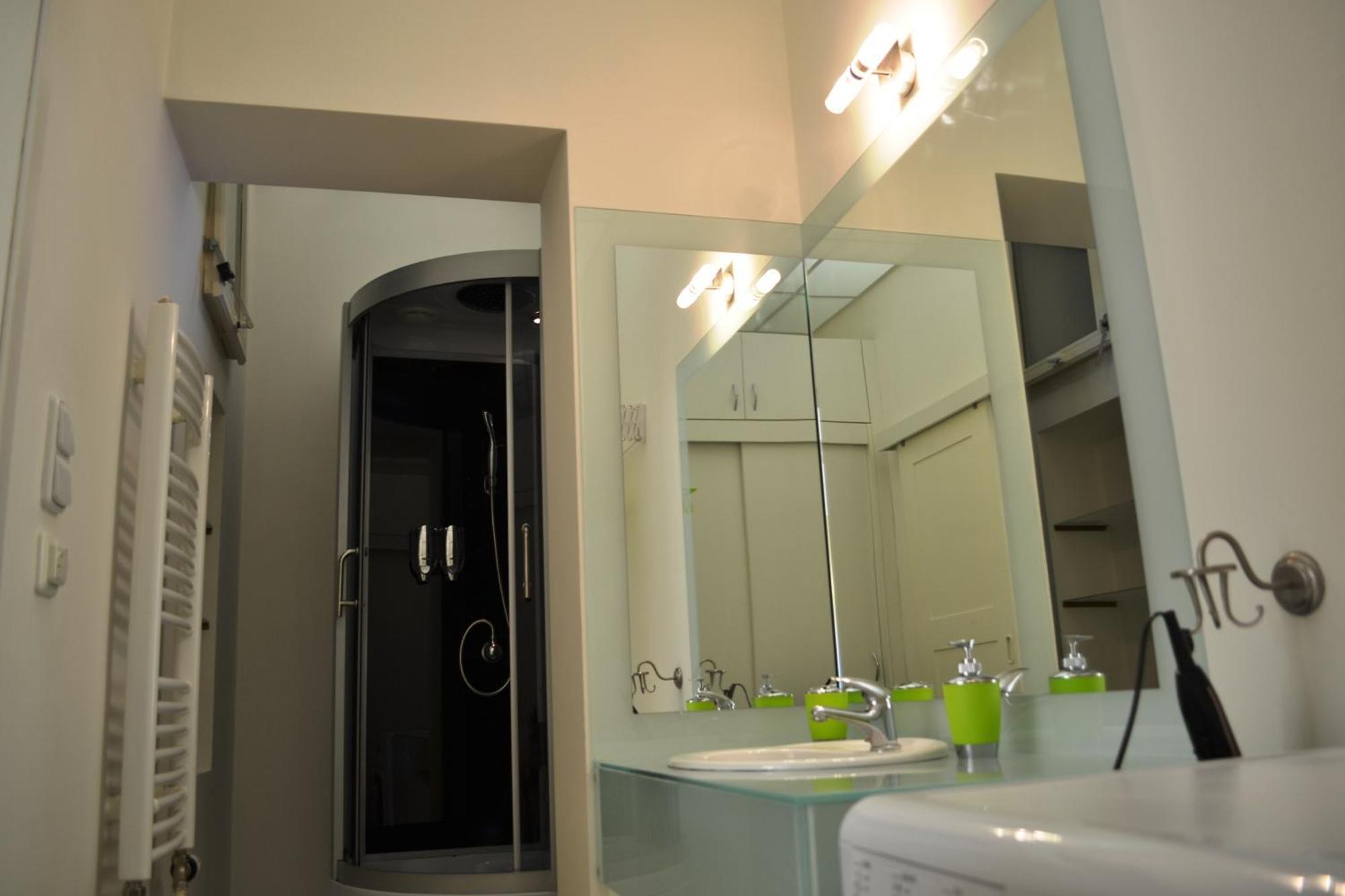 Sunflower 2Bdr Flat By Ruterra Prague Exterior photo